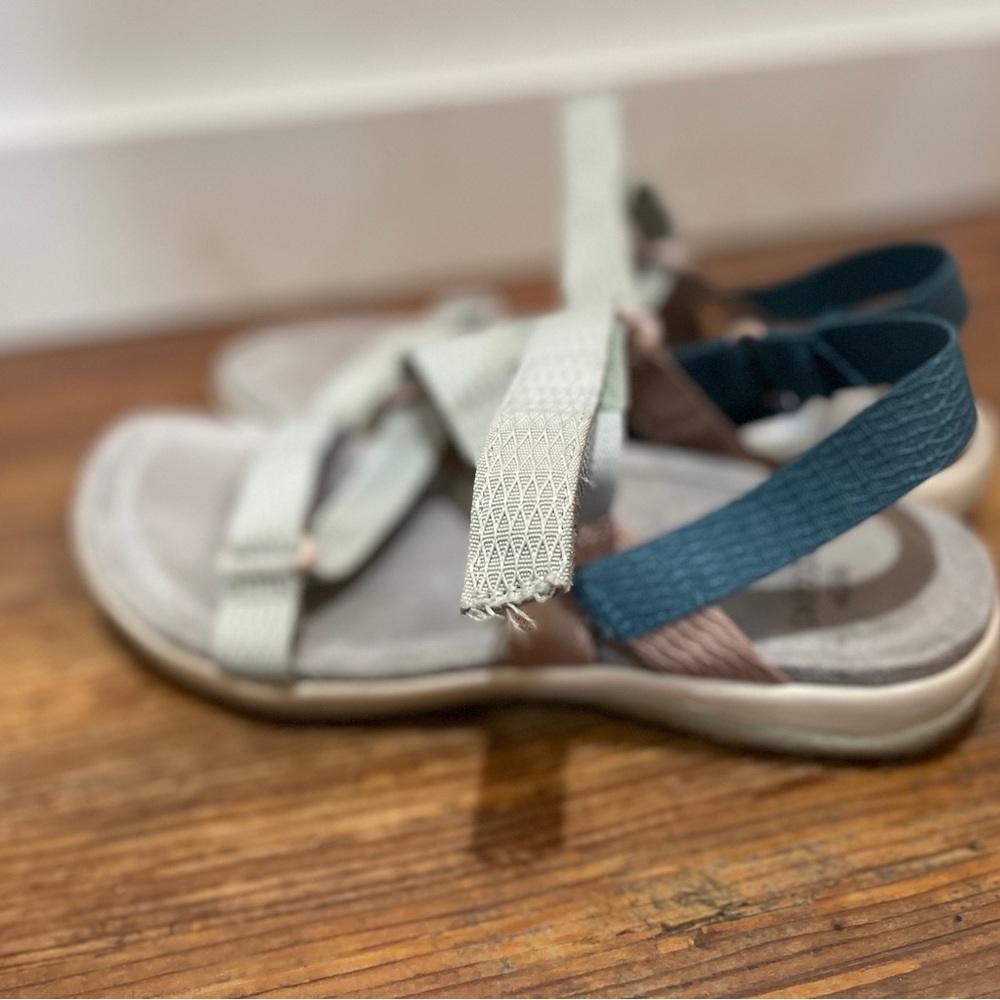 Earth Origins gently used women’s sandal size 7.5